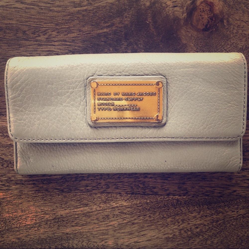 ❌SOLD❌ Marc Jacobs Grey Leather Trifold Wallet